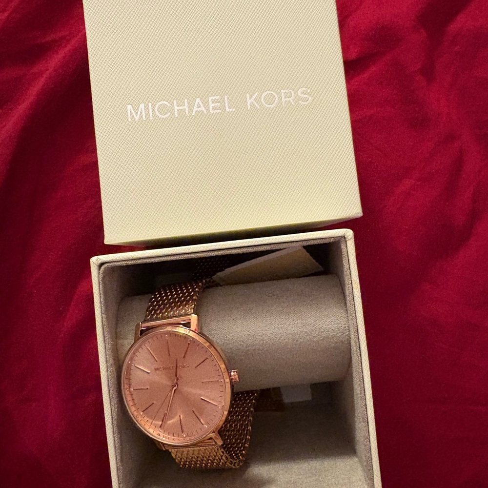Gold Mesh Strap Watch never worn Michael kors